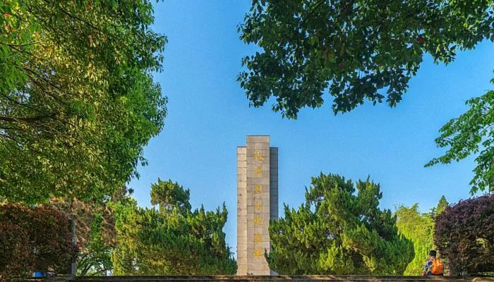 向烈士英雄致敬短句 纪念烈士的感言寄语