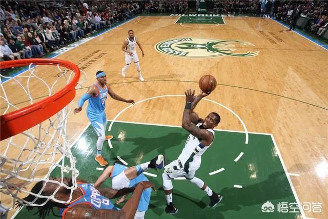 雄鹿和快船比赛中场结束前,字母哥受伤离场是怎么回事?