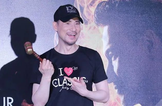 张学友怎么回应抓逃犯事件的？