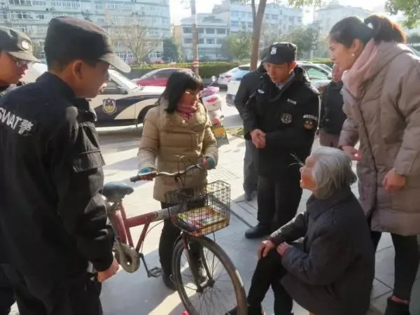 8旬痴呆老人走失5天4夜，找到时仍意识清醒，该如何避免患病老人走失？