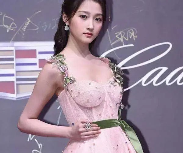 关晓彤的不良照片 这个真的找错人了