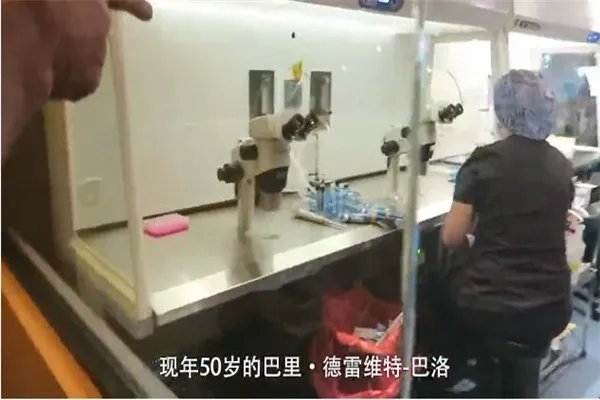 父亲向女儿前男友求婚 国外两个男性结婚比较正常