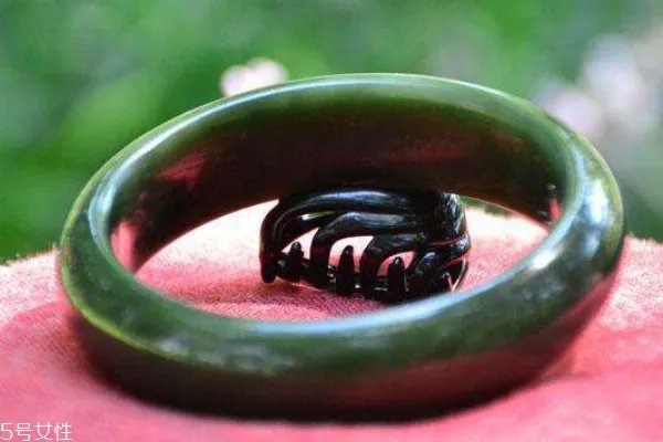 怎样辨别东陵玉的真假 从这几点下手