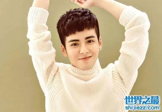 杜天皓和曾舜晞很像对比照，杜天皓和曾舜晞什么关系 