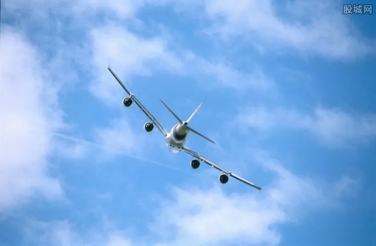 印尼狮航航班坠毁 在起飞后13分钟后失联