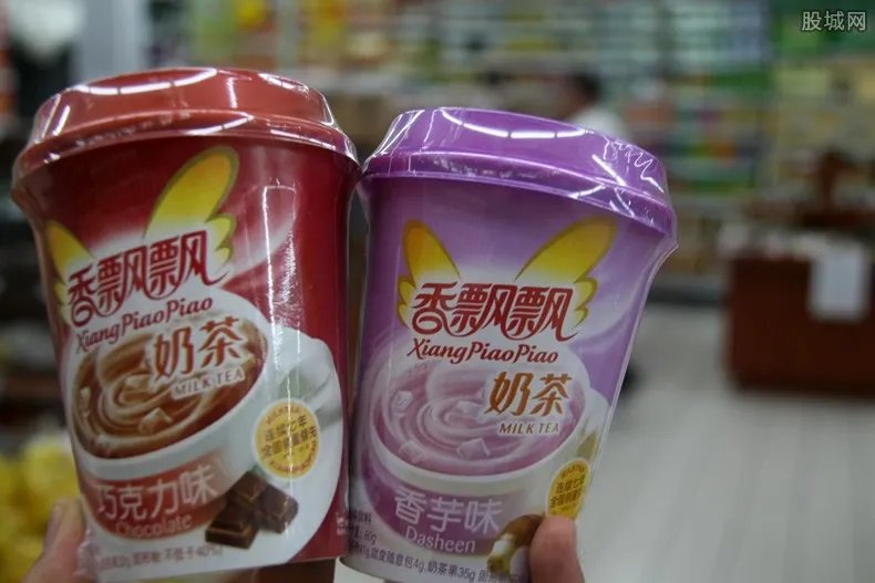 香飘飘喝出异物 上半年才赚2万块的香飘飘肿么了