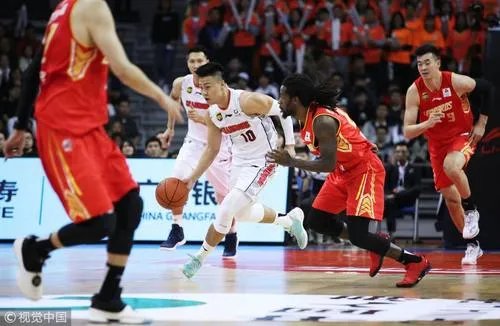 广东提前锁定CBA常规赛冠军，这赛季的广东能够成功夺冠吗？