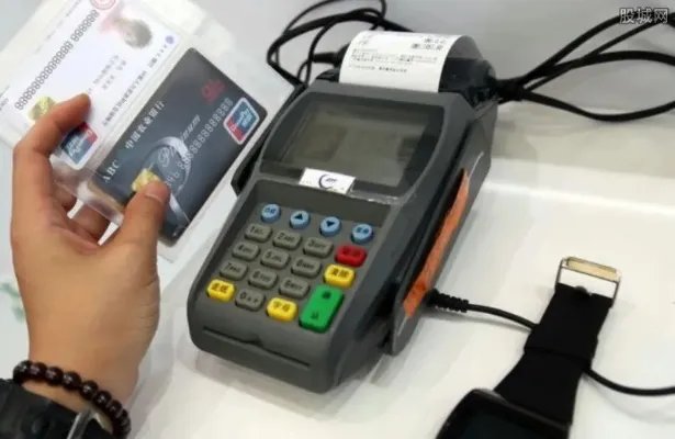 消费32被刷3200元 刷卡消费不注意这点有风险