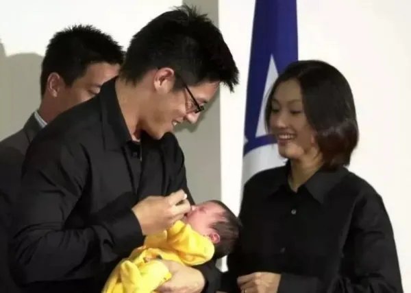 大家觉得蒋友柏的女友林姮怡是一个什么样的女孩？