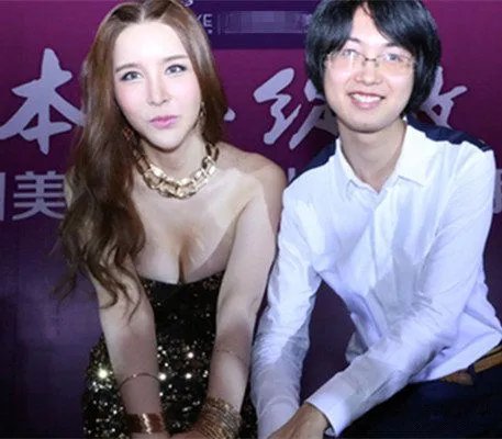 刘婷变性后照片曝光 从道德模范到变性人的改变