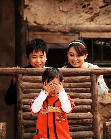 曾格格冯晓泉的《不倒翁》 “神仙眷侣”的幸福之家