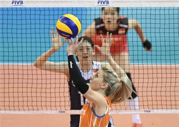 中国女排1-3荷兰