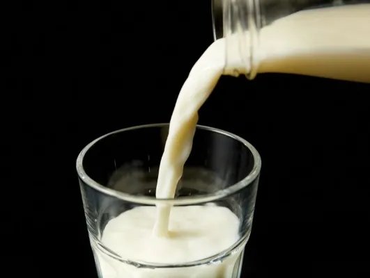 喝牛奶会致癌吗