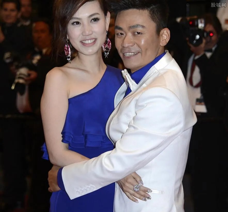 马蓉出轨怎么回事 从结婚起宝强就绿了！