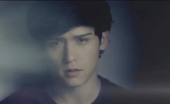 《散场的拥抱》歌词