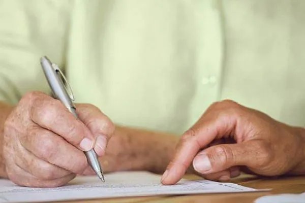 盲人练一年字才办成离婚,这算不算“为难”当事人?