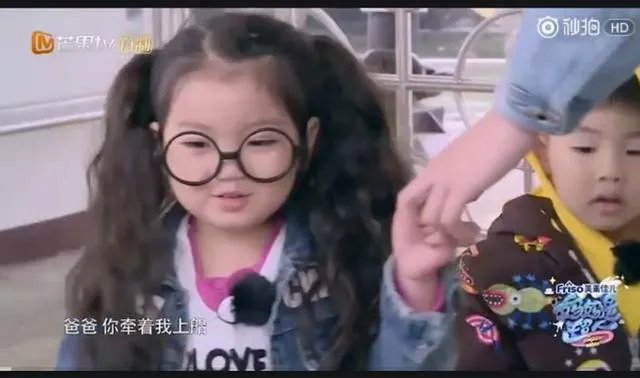 阿拉蕾(崔雅涵)是谁的女儿?