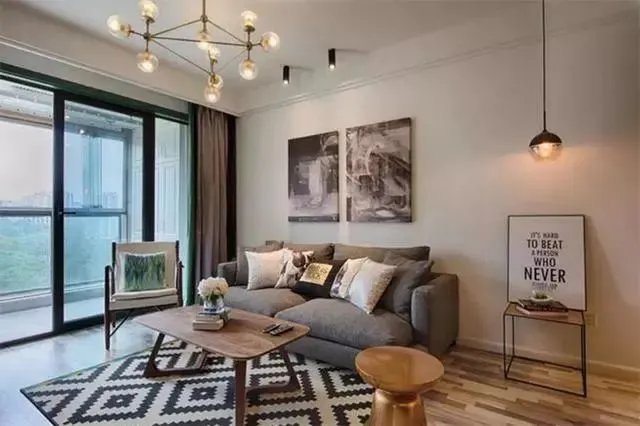 80后尝试时尚混搭风，森林绿背景墙太美了