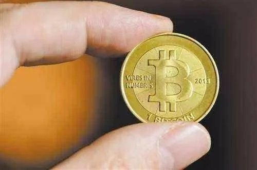 两份披萨毁掉一个亿万富翁是怎么回事?