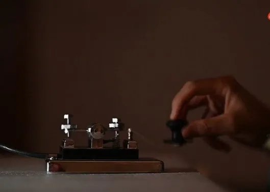 东风快递发摩尔斯码为党送祝福，这组摩尔斯码翻译出来是什么？