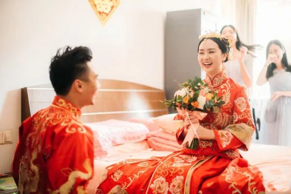 假期都在参加婚礼了参加23台婚礼送礼4800元