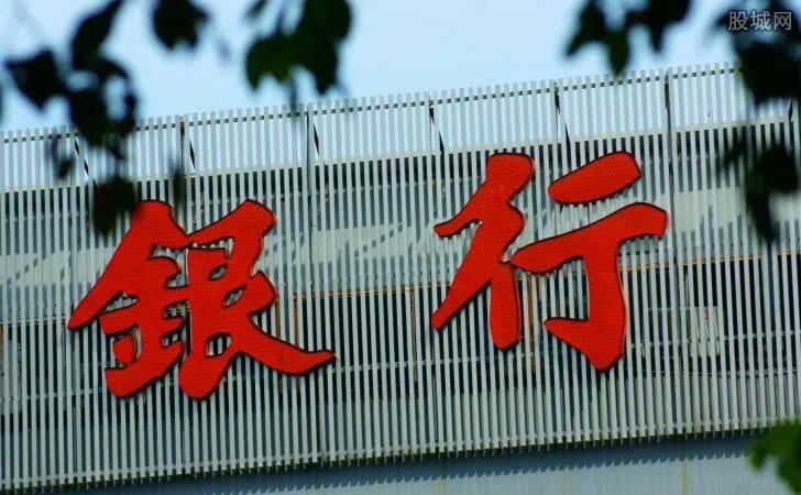 银监会开出3亿巨额罚单 涉案12家机构被罚