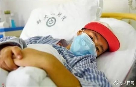 12岁重病女孩问父亲：“咱家还有钱吗，我想活着”，这让人看着是不是很心酸？