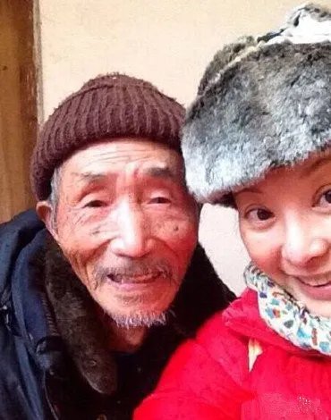 袁立被骂陪睡恶毒评论 高调晒在约旦河接受洗礼！