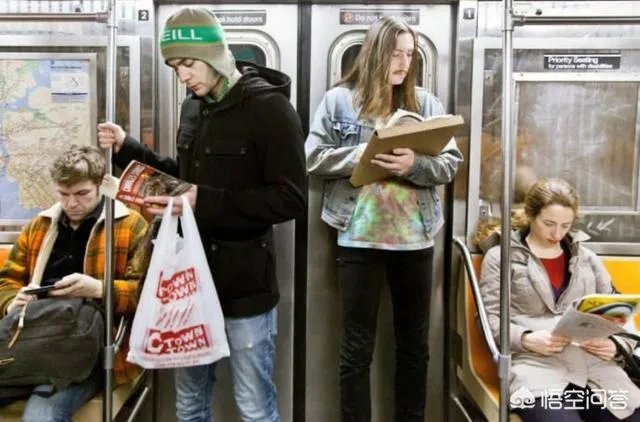 如何看待“莫斯科人地铁读书照引中国网友嘲讽,都是因为没wifi”?