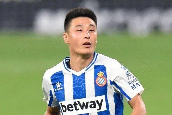 武磊为什么一直替补