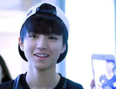 王俊凯真实身高女朋友怀孕照片 王俊凯有没有整容不化妆最丑照片