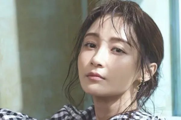 姚笛长发现身撞脸杨幂