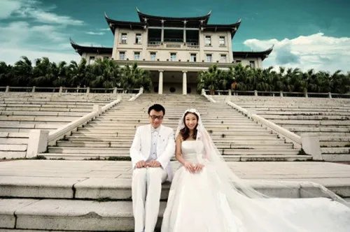 厦门大学婚纱照美吗 拍婚纱照怎样摆姿势好看