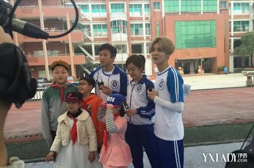 邓超暧昧短信曝光跑男终于圆邓超鹿晗的“父子”梦