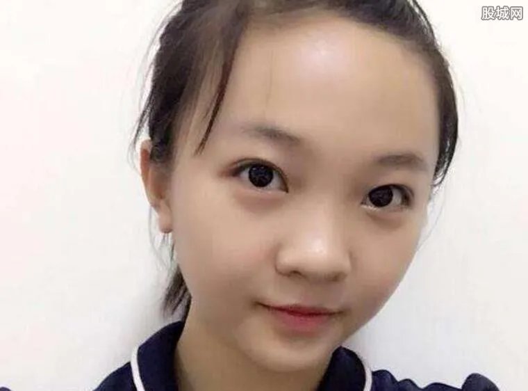 林妙可采访过程直晃头 林妙可的嗲声嗲气仍改不了