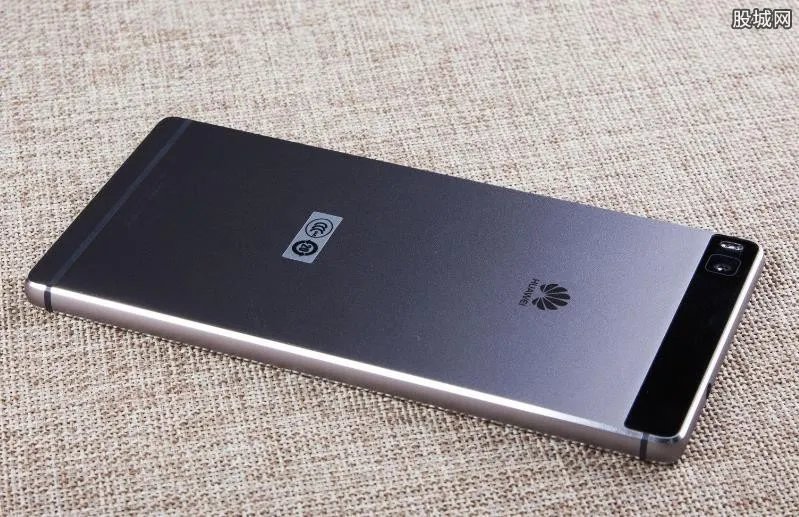 收废手机炼金被拘 一百个手机能打出1个金戒指