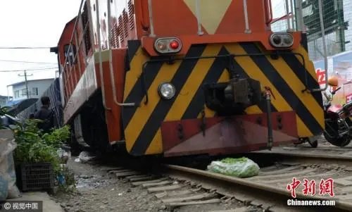 你如何看待贵州遵义出现“铁路菜市”这种现象？