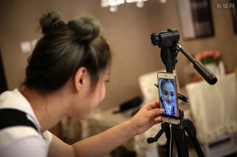 为吃播负债数十万 “大胃王”吃播保底薪水偏低