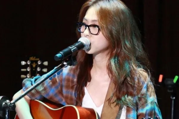 陈绮贞最好听的歌曲top10：《小尘埃》上榜，第一《喜欢你》主题曲