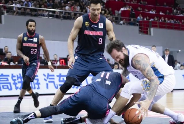 易立致歉易建联：阿联回应没事，只是失控动作