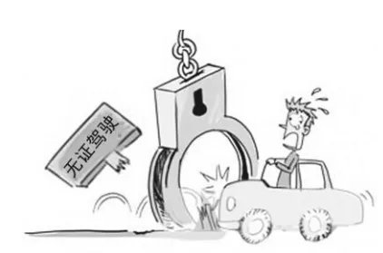 江苏一大妈无证驾驶违停被查后逃离并多次撞击跟随警车？