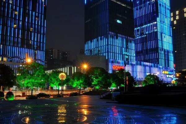 富力正式接手万达酒店，脱手后的万达安全了吗？