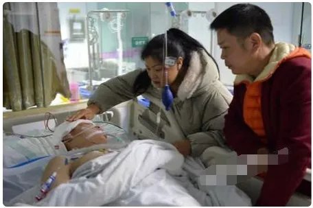 小伙遇车祸脑死亡父母是怎么做的？