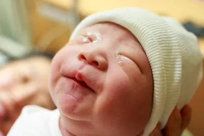 新生儿泪腺炎是怎么引起的