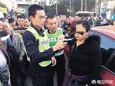 海口一女司机醉驾拒检，我是北大的不是吓大的，你怎么看？