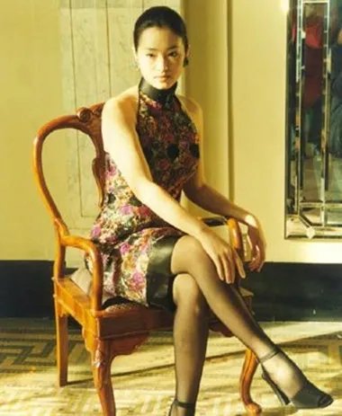 巩俐黑丝美腿韵味依旧 不老女神惹众人惊叹