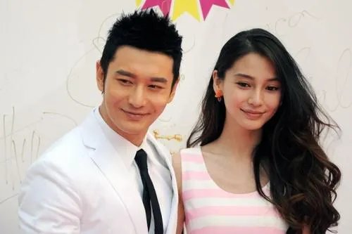 黄晓明晒与家人过年照，为何却不见杨颖和小海绵？