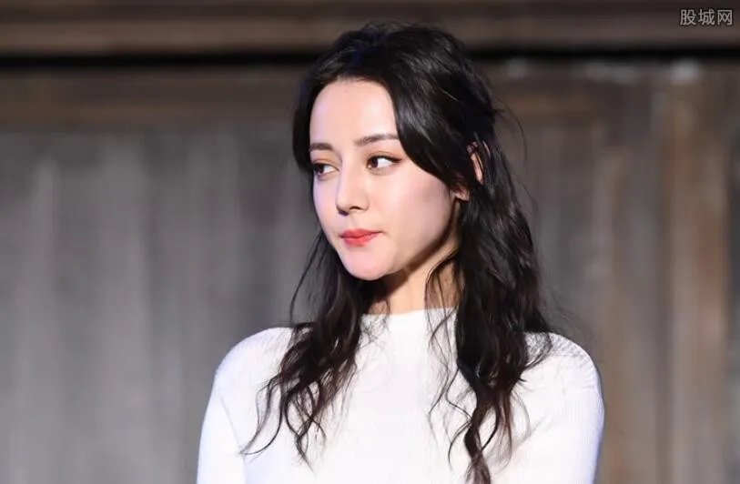 迪丽热巴和鹿晗亲吻照 甜蜜恋情被曝光