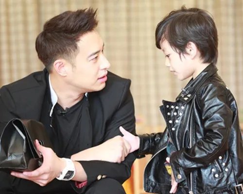 揭秘潘玮柏女朋友是谁 带五岁混血儿子现身