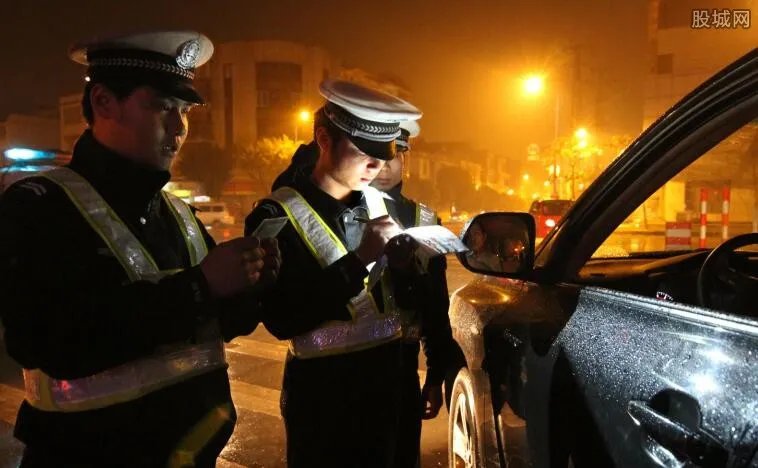 小车违章扣660分 车主表示已看淡一切生无可恋